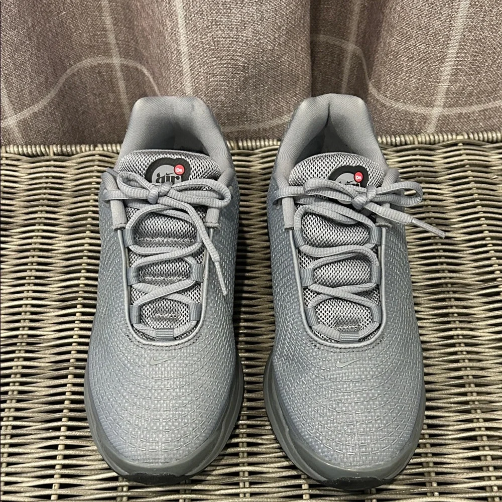 Nike Air Max Dn Particle Grey (GS) - FB8987-002 6Y but fits woman size 7.5 - Picture 1 of 6